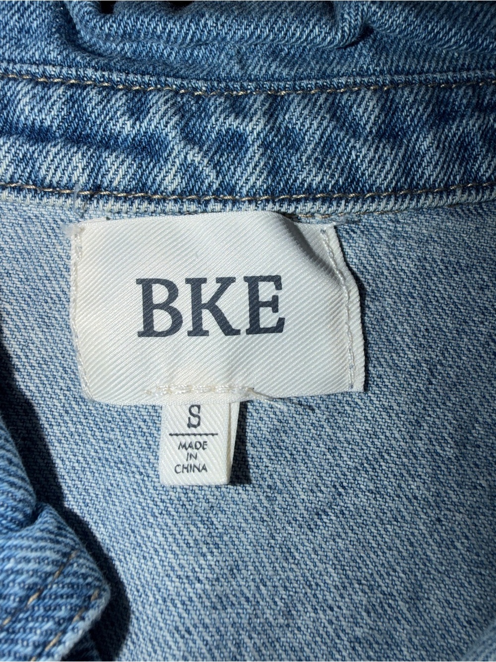 BKE Women Light Wash Cropped Denim Vest Frayed Raw Hem Small - Picture 4 of 8